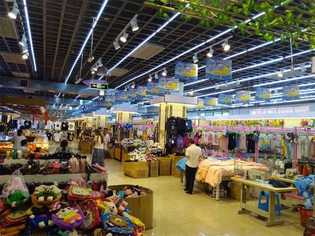 八鋼首家服裝批發城迎父親節，男士進店有禮驚喜不斷